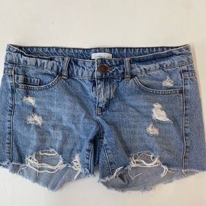O’NEILL ripped blue jean shorts, size 7 (juniors)
